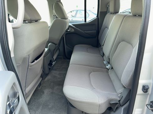 Used 2013 Nissan Frontier SV w/ SV Value Truck Pkg RWD image 17