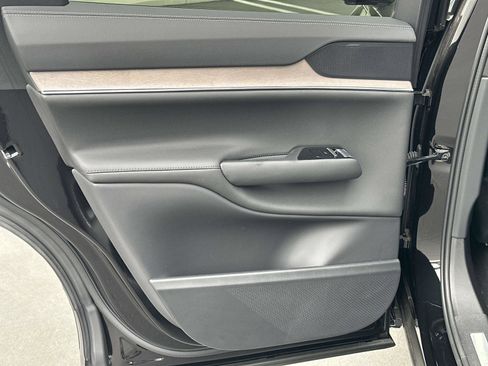 New 2025 Volvo EX90 Plus image 17