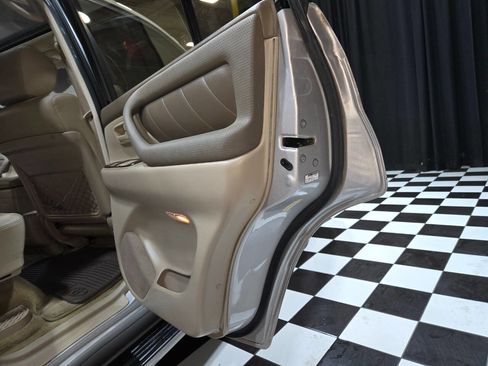 Used 2002 Toyota Land Cruiser image 66