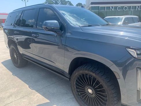Used 2021 Cadillac Escalade Sport Platinum AWD/4WD image 3