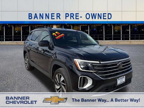 Used 2025 Volkswagen Atlas SE AWD/4WD image 1