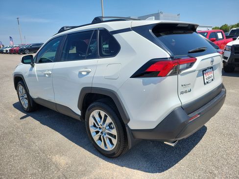 Used 2025 Toyota RAV4 XLE Premium w/ Weather Package FWD image 7