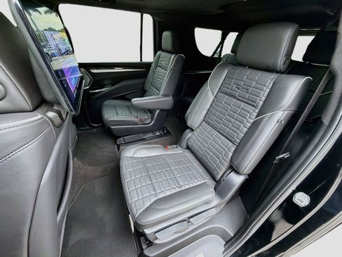 Used 2025 Cadillac Escalade ESV Sport Platinum AWD/4WD image 25