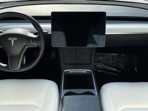 Used 2022 Tesla Model 3 Standard Range image 15