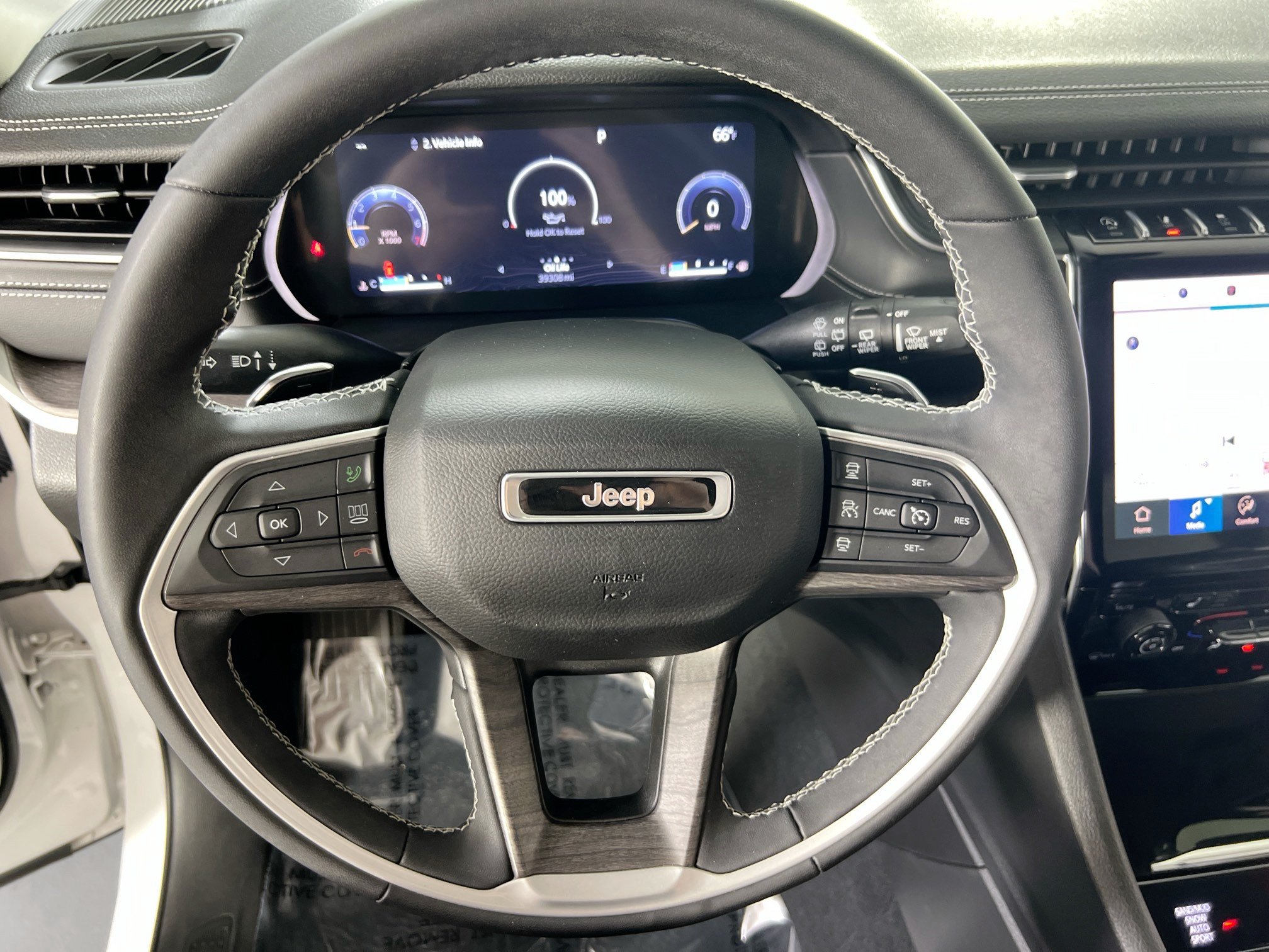 Used 2023 Jeep Grand Cherokee Limited AWD/4WD image 11