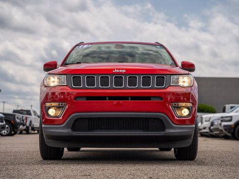 Used 2018 Jeep Compass Latitude w/ Popular Equipment Group FWD image 2