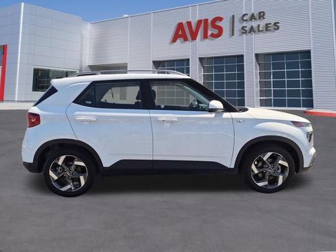 Used 2025 Hyundai Venue SEL FWD image 5