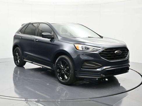 Certified 2022 Ford Edge SE w/ Black Appearance Package image 3