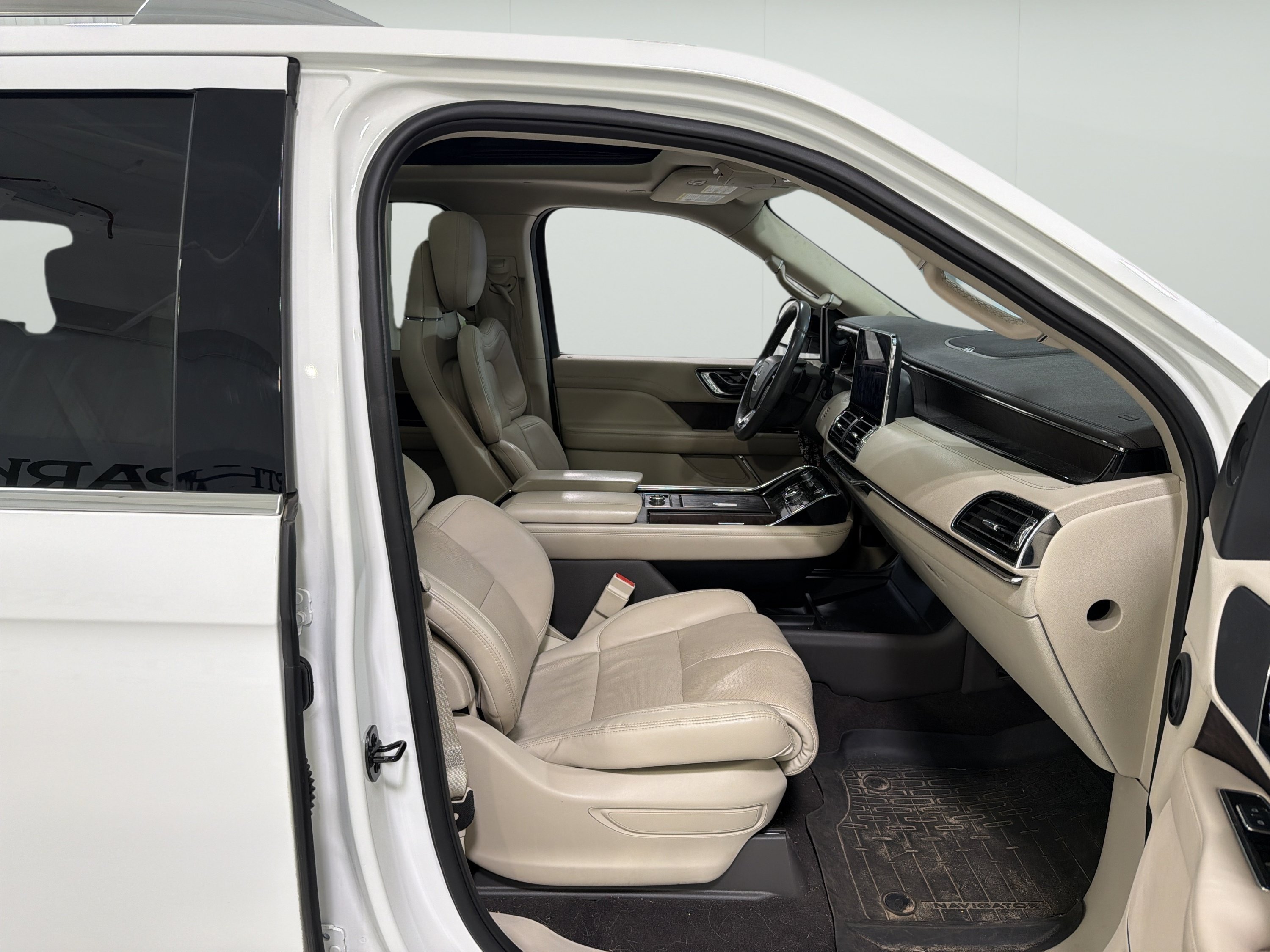 Used 2020 Lincoln Navigator Reserve RWD image 16