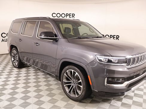 Used 2023 Jeep Grand Wagoneer Series III AWD/4WD image 1