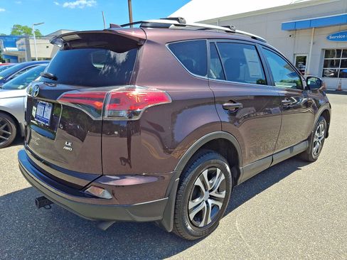 Used 2017 Toyota RAV4 LE AWD/4WD image 6