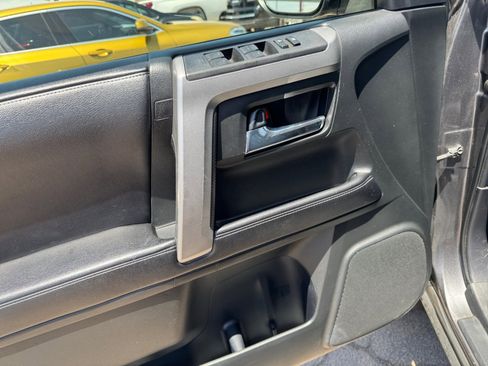 Used 2017 Toyota 4Runner SR5 AWD/4WD image 13