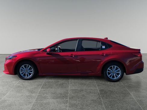 Used 2025 Toyota Camry LE image 2