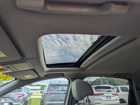 Used 2018 Honda CR-V Touring image 22