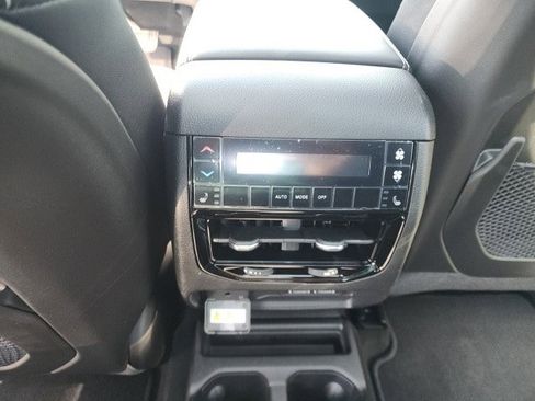 New 2025 Jeep Grand Cherokee L Limited w/ Luxury Tech Group II image 26