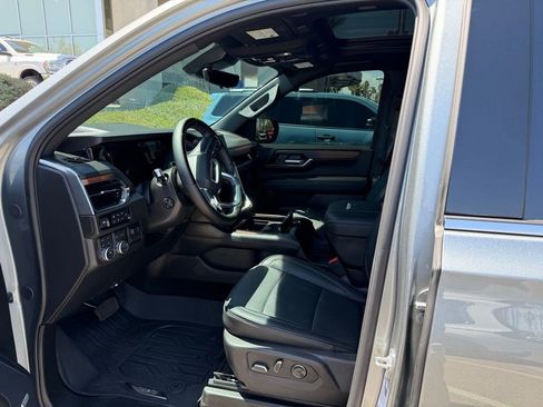 Used 2026 GMC Yukon Denali w/ Advanced Technology Package AWD/4WD image 6