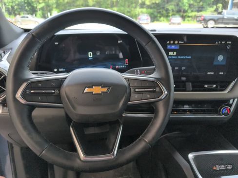 Used 2025 Chevrolet Equinox LT w/ Convenience Package II FWD image 12
