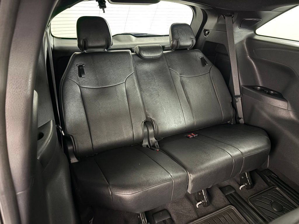 Used 2025 Toyota Sienna XSE AWD/4WD image 45