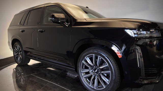 Used 2022 Cadillac Escalade Sport Platinum w/ Heavy-Duty Trailer Package AWD/4WD image 28
