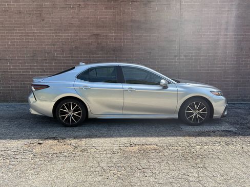 Used 2024 Toyota Camry SE FWD image 7