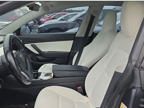 Used 2020 Tesla Model 3 Standard Range image 2