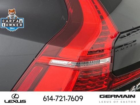 Used 2022 Volvo XC60 B5 Momentum AWD/4WD image 17