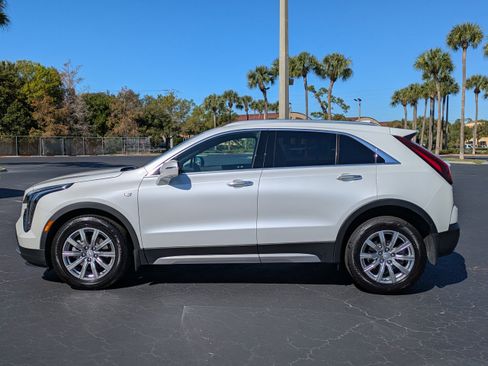 Used 2021 Cadillac XT4 Premium Luxury image 3