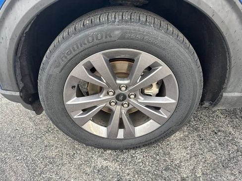 Used 2022 Ford Explorer XLT w/ Equipment Group 202A AWD/4WD image 23