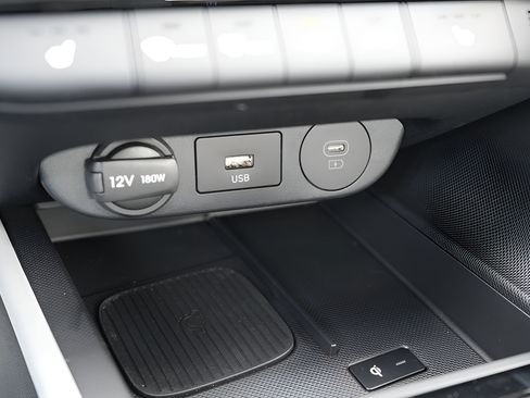 Certified 2026 Hyundai Elantra Limited FWD image 33