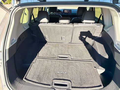 Used 2025 Nissan Rogue Platinum image 12