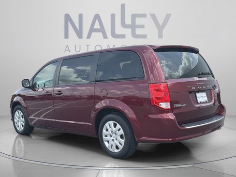 Used 2018 Dodge Grand Caravan SE w/ UConnect Hands-Free Group FWD image 3
