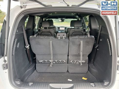 New 2027 Chrysler Pacifica Select w/ Family Tech Group AWD/4WD image 31