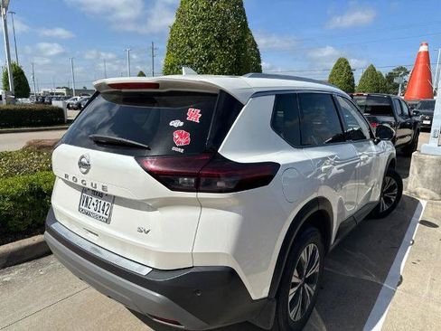 Certified 2021 Nissan Rogue SV w/ Premium Package FWD image 2