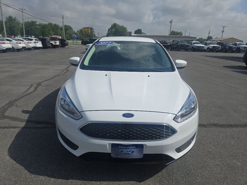 Used 2017 Ford Focus SE w/ Cold Weather Package FWD image 3