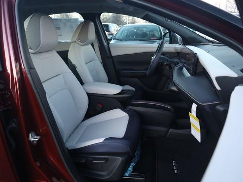 New 2026 Nissan Leaf Platinum+ w/ Cargo Package (Platinum+) FWD image 27