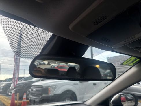 Used 2018 Toyota Camry LE FWD image 13