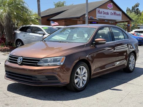 Used 2016 Volkswagen Jetta SE image 2