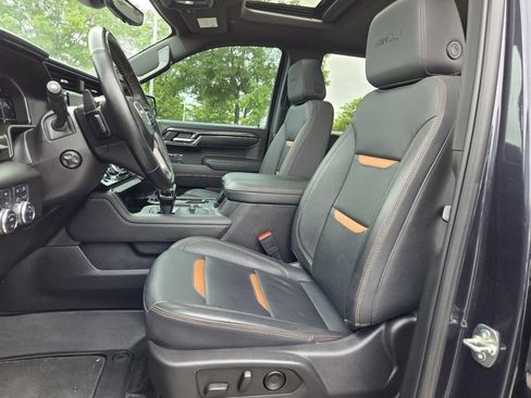 Used 2025 GMC Sierra 1500 AT4 w/ Technology Package AWD/4WD image 4