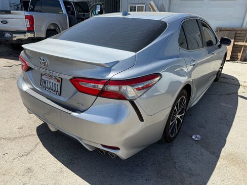 Used 2019 Toyota Camry SE w/ Convenience Package image 5