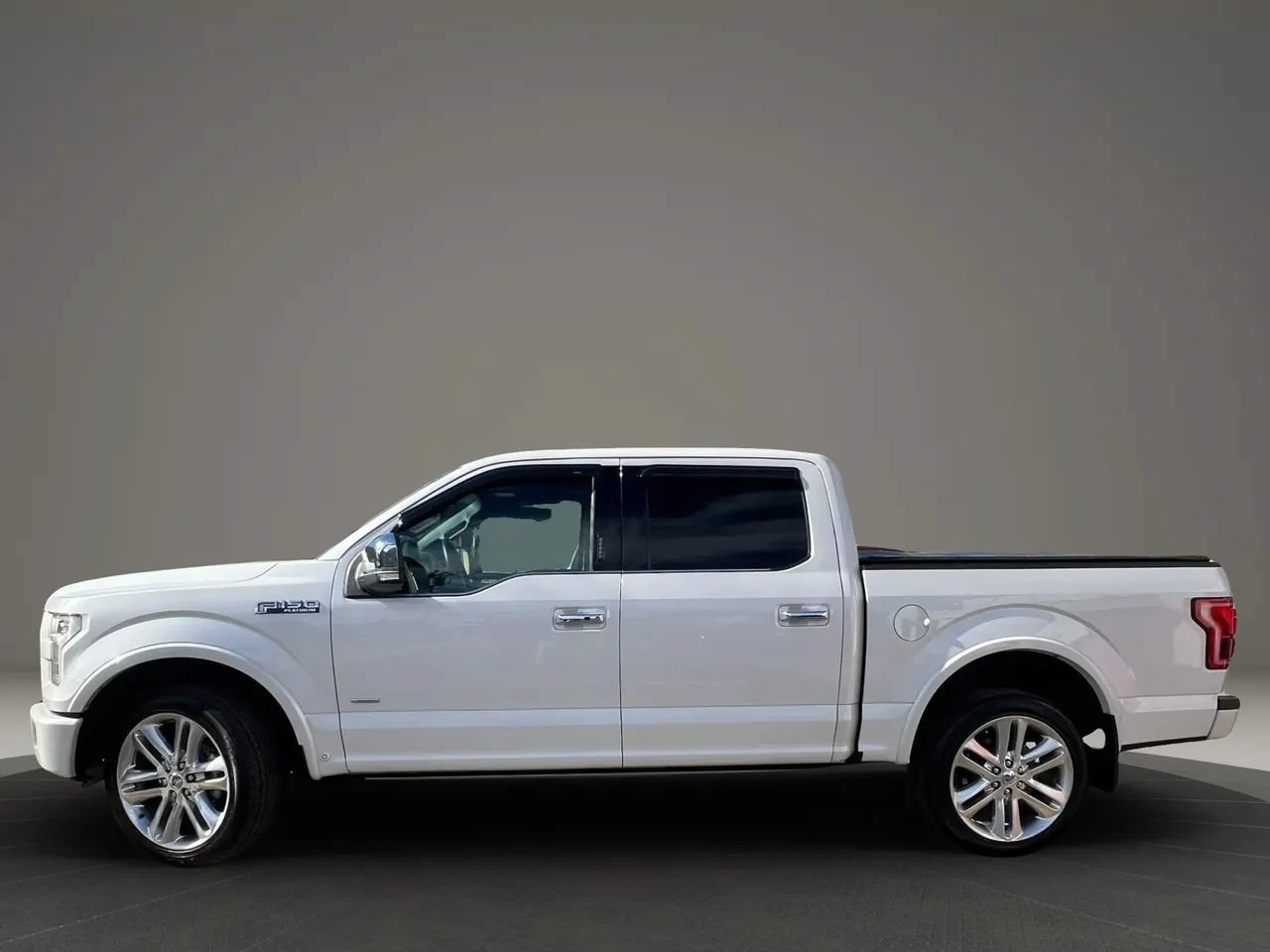 Used 2015 Ford F150 Platinum w/ Equipment Group 701A Luxury AWD/4WD image 2