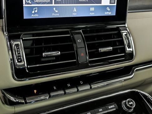 Used 2019 Lincoln Navigator Reserve image 27