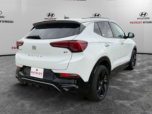 Used 2024 Buick Encore GX Sport Touring FWD image 3