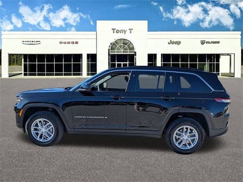 New 2025 Jeep Grand Cherokee Laredo image 5