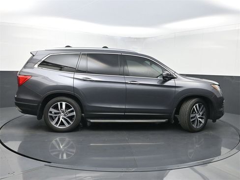 Used 2018 Honda Pilot Touring image 46