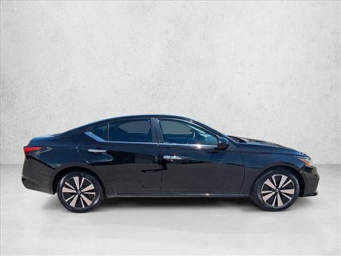 Used 2022 Nissan Altima 2.5 SV FWD image 4
