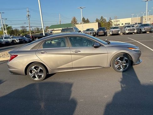 Used 2023 Hyundai Elantra Limited image 6
