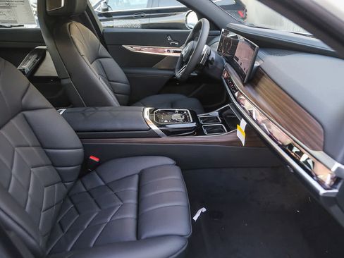 New 2026 BMW 750e xDrive w/ Premium Package image 13