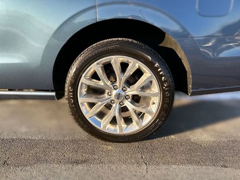 Used 2019 Ford Expedition Platinum image 18