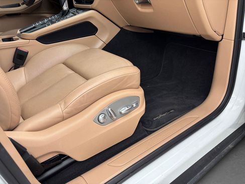Used 2020 Porsche Macan AWD/4WD image 51