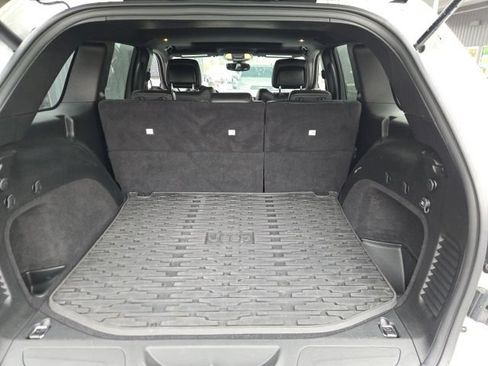 Used 2020 Jeep Grand Cherokee Limited RWD image 11